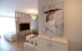 Uranus Luxury Studio Apartment